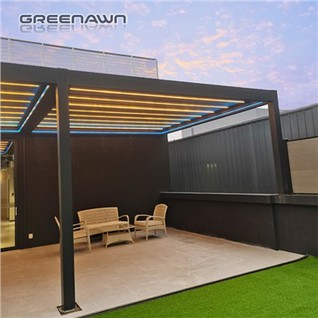 Dizajnerska pergola sa modernom baštom